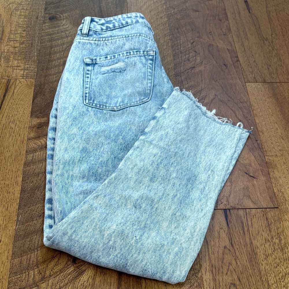 Garage Denim Woman’s Light Wash Mom Jeans Size 00